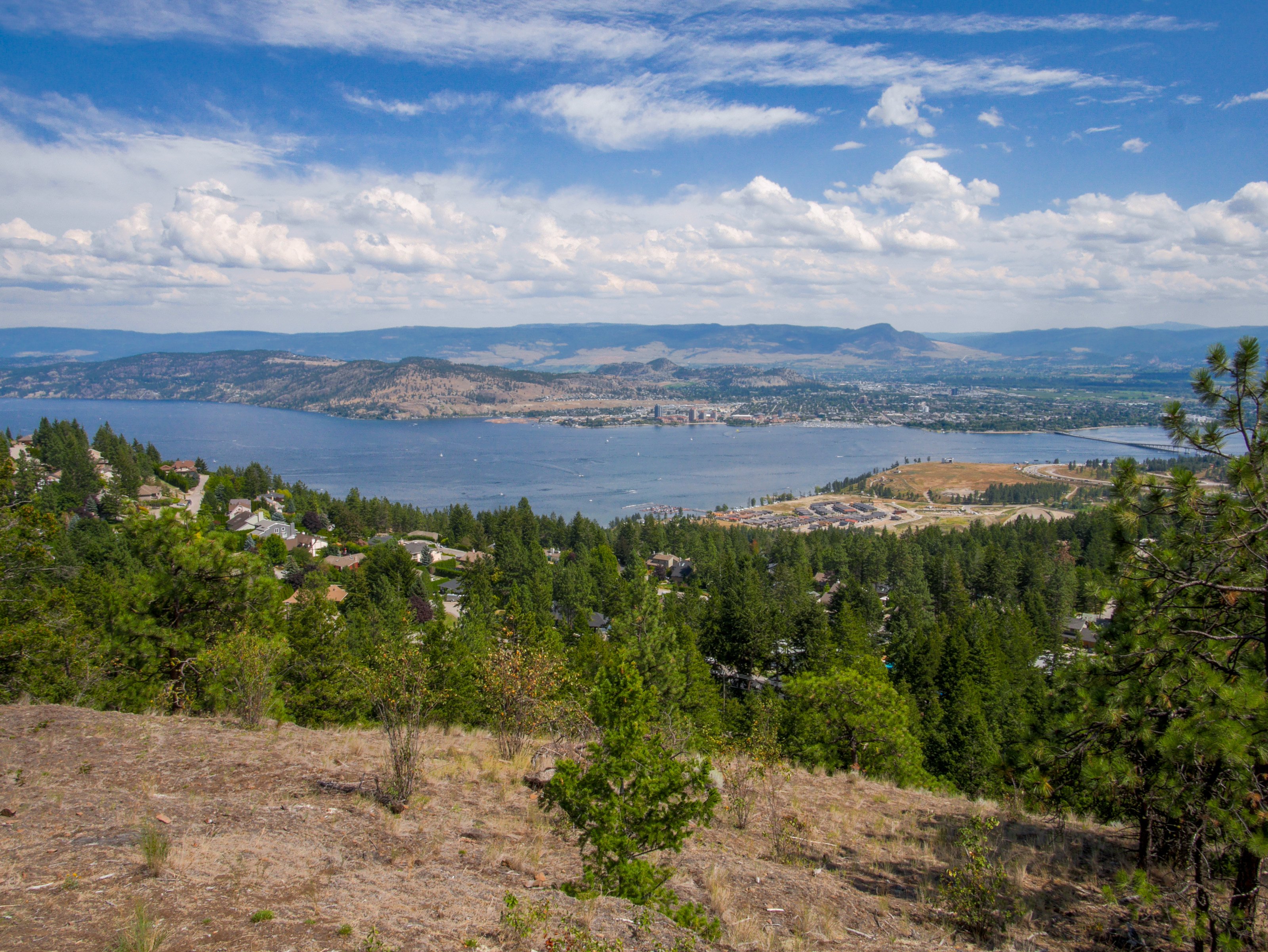 Hiking in Rose Valley Regional Park