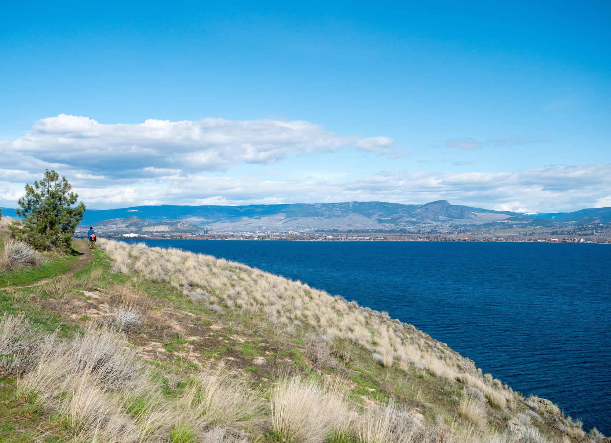 Hiking Kalamoir Regional Park