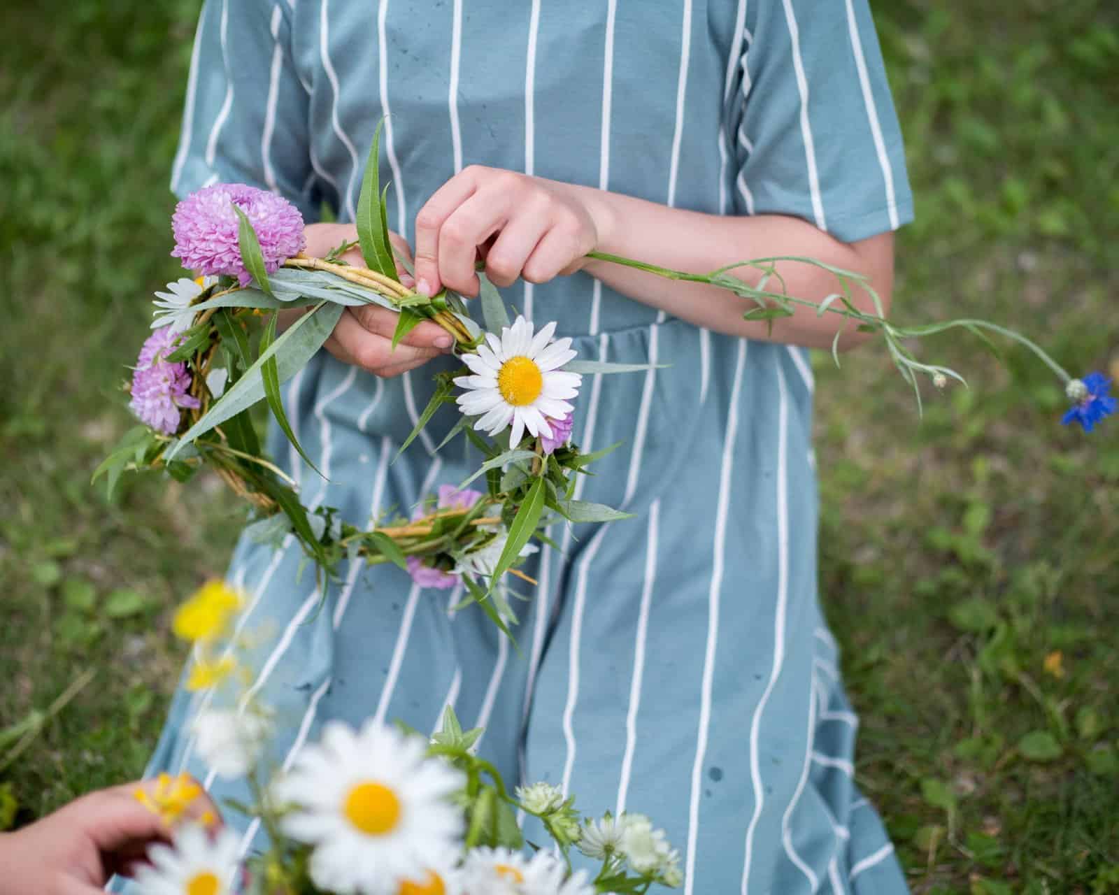 How to Make a Willow Nature Crown with Your Child