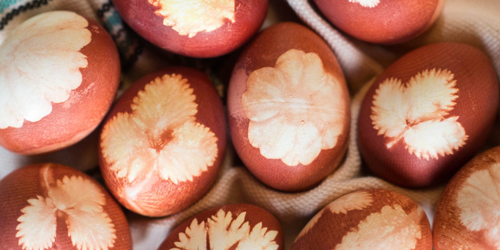 How to Make Onion-Skin Dyed Nature Printed Easter Eggs